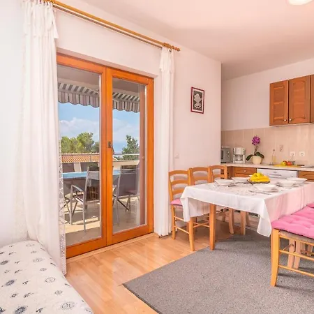 Lovely Apartment In Omisalj With Wifi Exterior photo