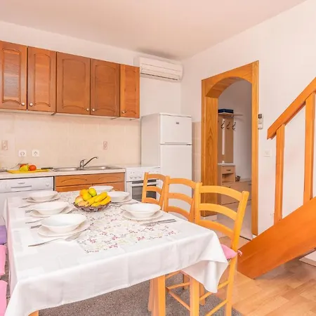 Lovely Apartment In Omisalj With Wifi Exterior photo
