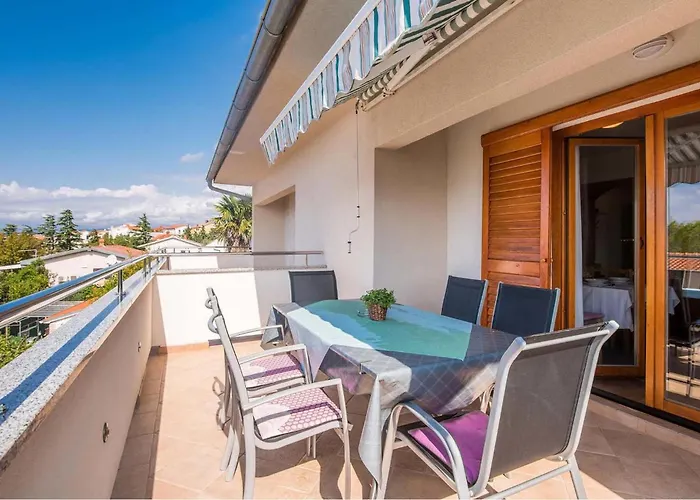 Lovely Apartment In Omisalj With Wifi