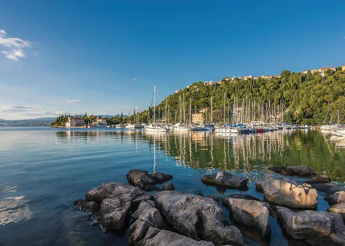 Lovely Apartment In Omisalj With Wifi