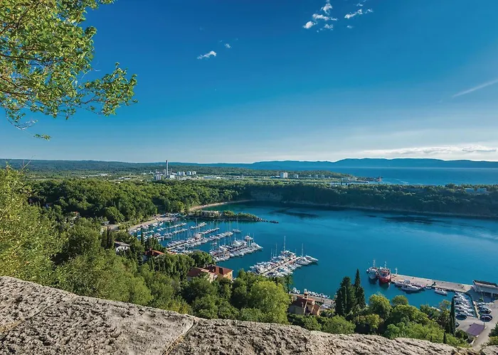 Lovely Apartment In Omisalj With Wifi